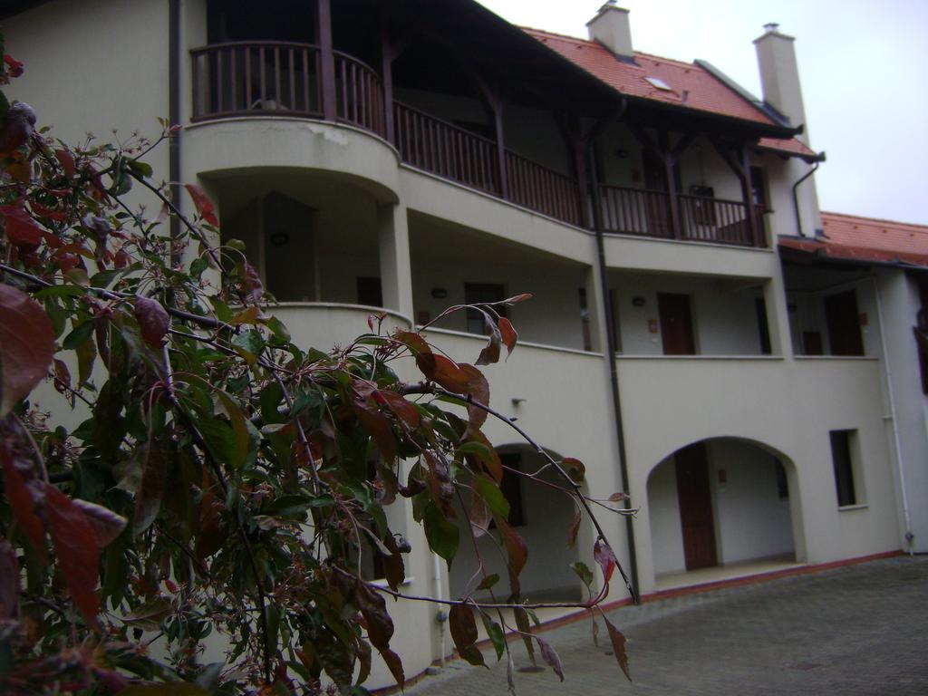 Arnyas Lakopark Hotel Alsópáhok Zewnętrze zdjęcie